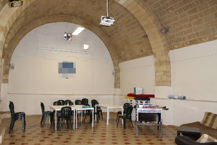 Foto Locale commerciale a Canosa di Puglia Centro di 120 m² con 2 locali