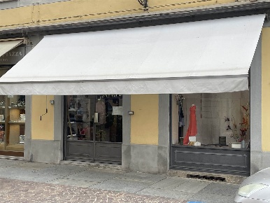 Foto Negozio in via Gioberti  39, Vercelli Centro di 25 m² con 1 locali
