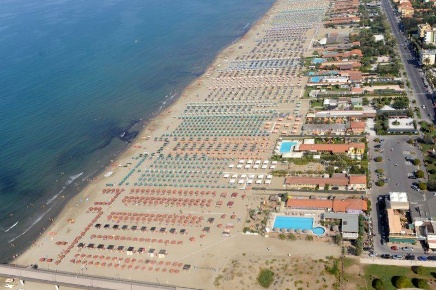 Foto Struttura turistica a Pietrasanta di 3000 m² in vendita
