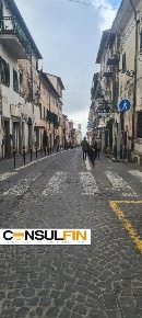 Foto Negozio in CORSO GARIBALDI 6, Ariccia Centro di 110 m² con 3 locali