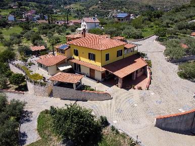 Foto Agriturismo in Contrada Camera 44, Patti di 35000 m² con 39 locali