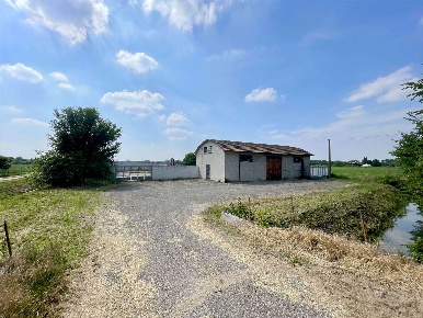 Foto Magazzino a Borgo Virgilio di 200 m² con 1 locali in vendita
