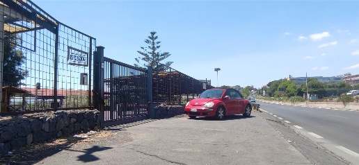 Foto Negozio in Via Cristoforo Colombo 13a, Acireale di 97 m² con 2 locali