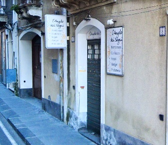 Foto Attività commerciale in Via Roma 10, Aci Sant'Antonio Centro di 37 m²