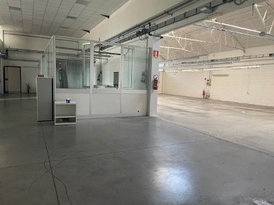 Foto Laboratorio a Formigine di 655 m² con 4 locali in affitto