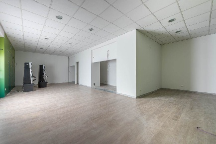 Foto Negozio in Via Roma 230, Prato Cafaggio - Grignano di 140 m²