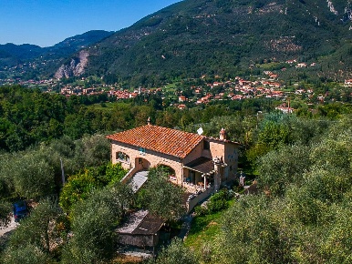 Foto Hotel a Camaiore Camaiore Paese di 395 m² con 24 locali in vendita