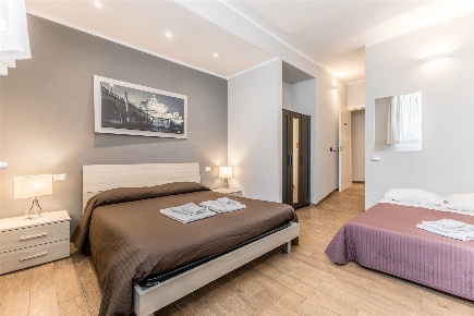 Foto Attività commerciale in Via Pandosia  19, Roma San Giovanni di 160 m²