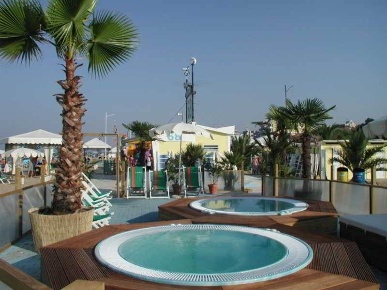 Foto Hotel a Rimini di 1700 m² con 57 locali in vendita