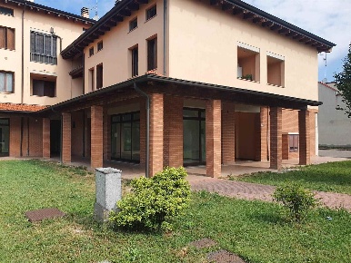 Foto Attività commerciale in via Martiri del 7 luglio, Gualtieri Centro