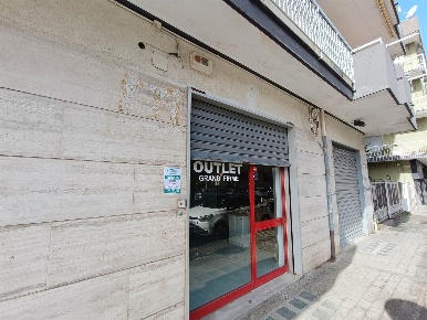 Foto Negozio a Battipaglia Centro di 65 m² con 1 locali in vendita