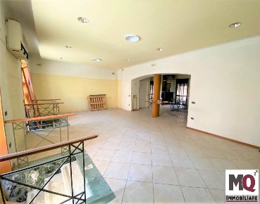 Foto Negozio a Caivano Centro di 300 m² con 7 locali in vendita