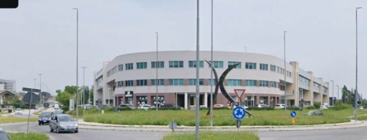 Foto Ufficio in via don pasquinelli, Jesi Roncaglia di 290 m² con 8 locali