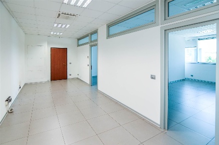 Foto Ufficio in via don pasquinelli, Jesi Roncaglia di 290 m² con 8 locali