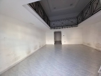 Foto Locale commerciale in via Anfiteatro Marmoreo, Nola Centro di 70 m²
