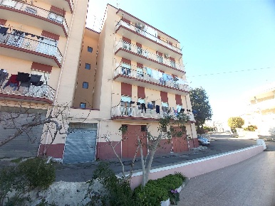 Foto Magazzino in Via Vito Gabrielli, Noci Centro di 185 m² con 1 locali