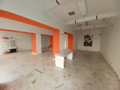 Foto Attività commerciale a Pistoia Sant'Agostino di 250 m² con 5 locali