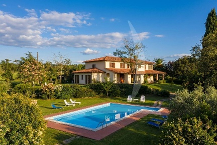 Foto Agriturismo a Grosseto Alberese di 460 m² con 12 locali in vendita