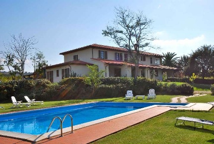 Foto Agriturismo a Grosseto Alberese di 460 m² con 12 locali in vendita