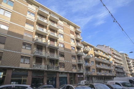 Foto Negozio in VIA BARLETTA 136, Torino Santa Rita di 61 m² con 1 locali