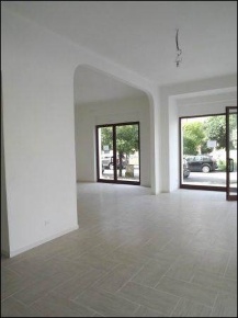 Foto Negozio in Viale Colombo, Camaiore Lido di Camaiore di 135 m²