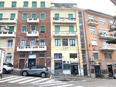 Foto Negozio in Corso della Repubblica 121, Frosinone Centro di 60 m²
