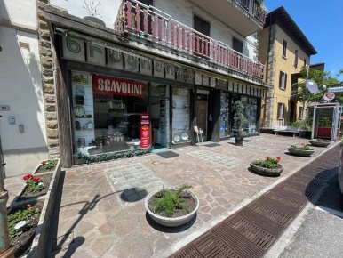 Foto Negozio a Castiglione dei Pepoli Centro di 272 m² con 6 locali