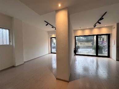 Foto Negozio a Pesaro di 54 m² con 2 locali in affitto