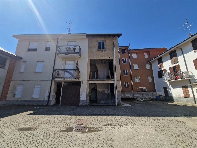 Foto Casa indipendente in Via IV Novembre 7, Cogliate Centro di 135 m²