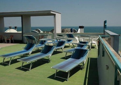 Foto Hotel a Bellaria-Igea Marina di 1800 m² in vendita