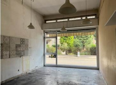 Foto Negozio in Via Trieste, Muggiò Centro di 75 m² con 2 locali in vendita
