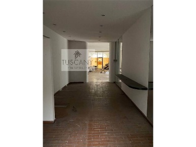 Foto Negozio a Prato Centro Storico - San Francesco di 300 m² in affitto