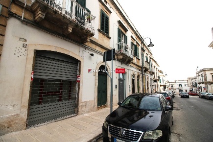 Foto Negozio in Via Mascagni 7, Martina Franca di 74 m² con 2 locali