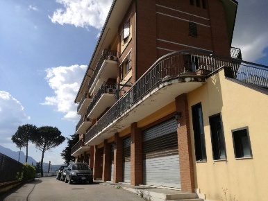 Foto Negozio a Atripalda di 250 m² in vendita