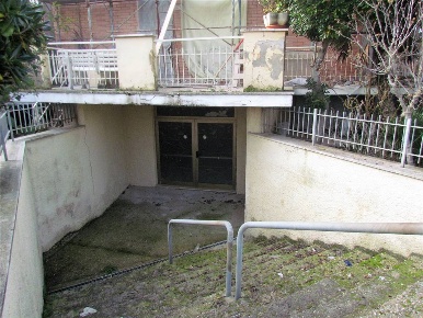 Foto Magazzino a Porto Recanati Centro di 220 m² con 1 locali in vendita