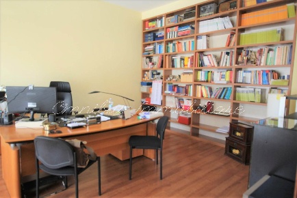 Foto Locale commerciale in via di lascia 13, Foggia di 144 m² con 5 locali