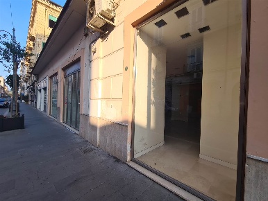 Foto Negozio in Corso Garibaldi 17, Santa Maria Capua Vetere di 256 m²