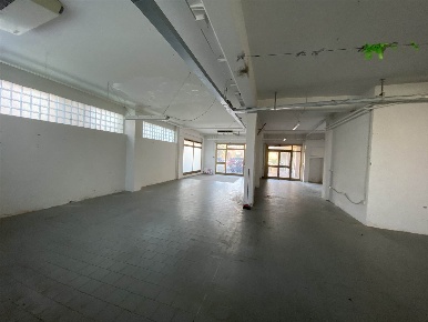 Foto Attività commerciale a Signa Centro di 170 m² con 3 locali in affitto