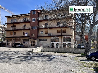 Foto Attività commerciale a Potenza Centro di 245 m² con 5 locali