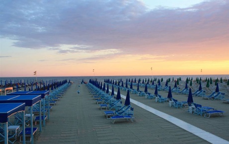 Foto Struttura turistica a Viareggio di 3000 m² in vendita