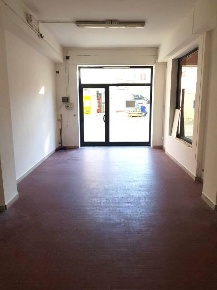 Foto Negozio in Viale Eustachio 34, San Severino Marche Centro di 40 m²
