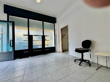 Foto Negozio in piazzale C. Mezzacapo, Venezia Marghera - Catene di 50 m²