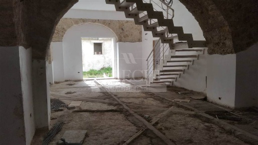 Foto Ufficio in Via Terre delle Risaie 12, Salerno di 600 m² con 13 locali
