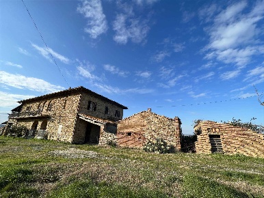Foto Cessione attività a Montalcino Centro di 820 m² con 10 locali