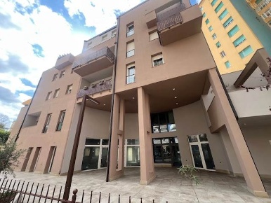 Foto Negozio a Livorno Zola - Galilei di 90 m² con 1 locali in affitto