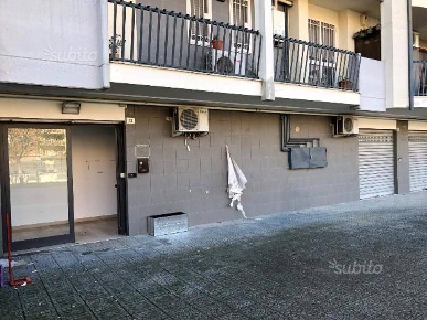 Foto Locale commerciale in VIA BERLINGUER, Foggia di 145 m² con 1 locali
