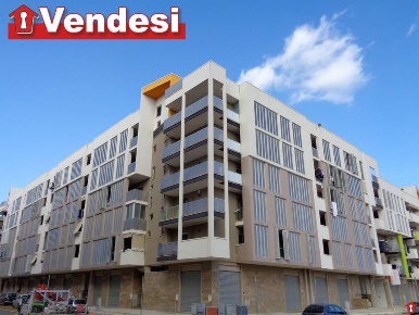 Foto Negozio in Via Falcone e Borsellino, Barletta di 166 m² con 1 locali
