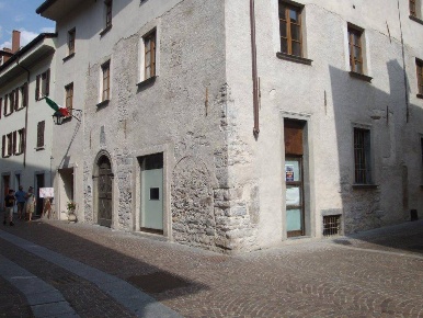 Foto Negozio in Via F. Dolzino, Chiavenna Centro di 140 m² con 2 locali