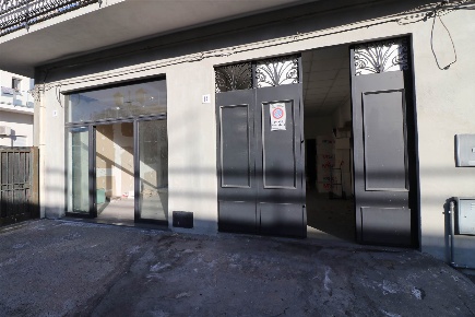 Foto Negozio in Via Alcide De Gaspari 14-16, Aci Bonaccorsi Centro di 80 m²