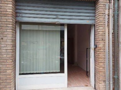 Foto Negozio in Via XX Settembre 7, Falconara Marittima Centro di 31 m²